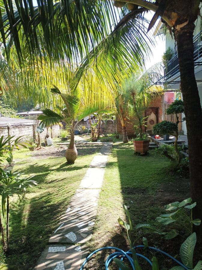 Merendeng Hostel Kuta Kuta  Esterno foto