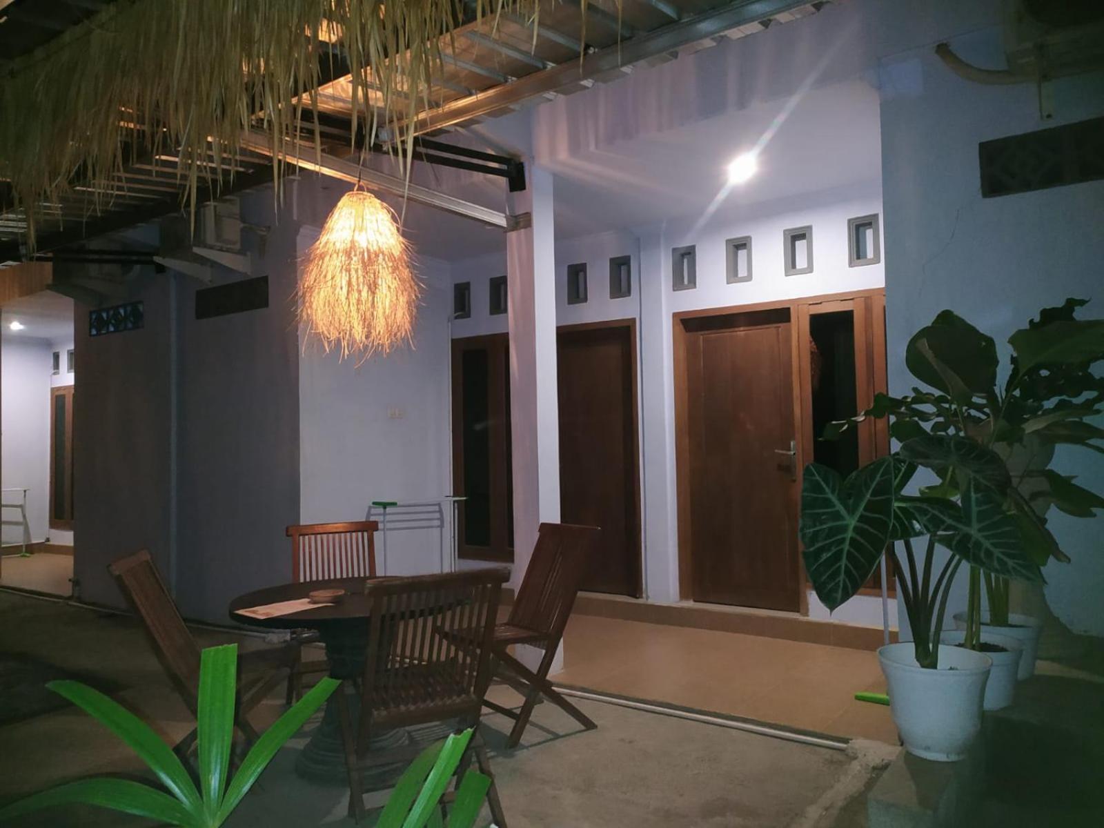 Merendeng Hostel Kuta Kuta  Esterno foto